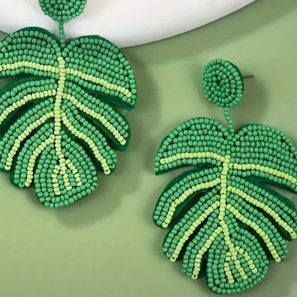 REVOLVE ❤️‍🔥 GLASS BEAD GREEN PALM LEAF EARRINGS NWT - Picture 6 of 8